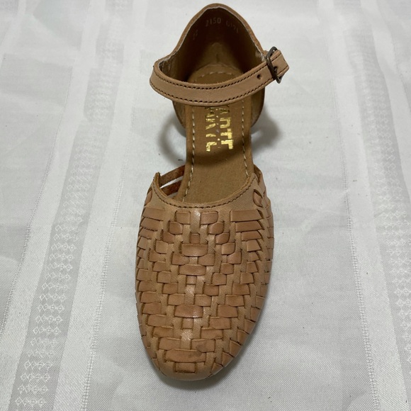 Tan color huaraches - Picture 5 of 6